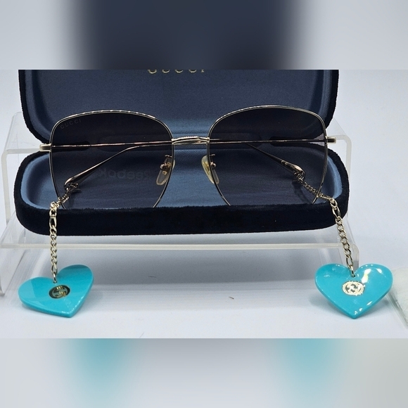 Gucci GG1030SK-003-60 Gold Sunglasses With earring accessories - Picture 11 of 16